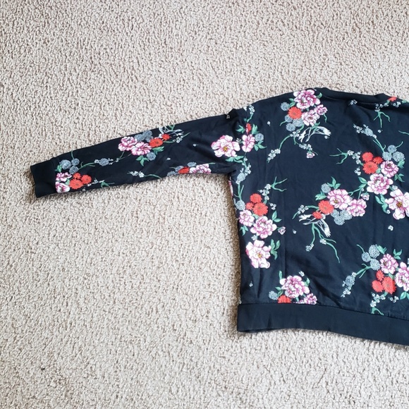 Super Cute H&M Cotton Sweatshirt Black with Pretty Pink Red Green Floral Flowers - Picture 4 of 12
